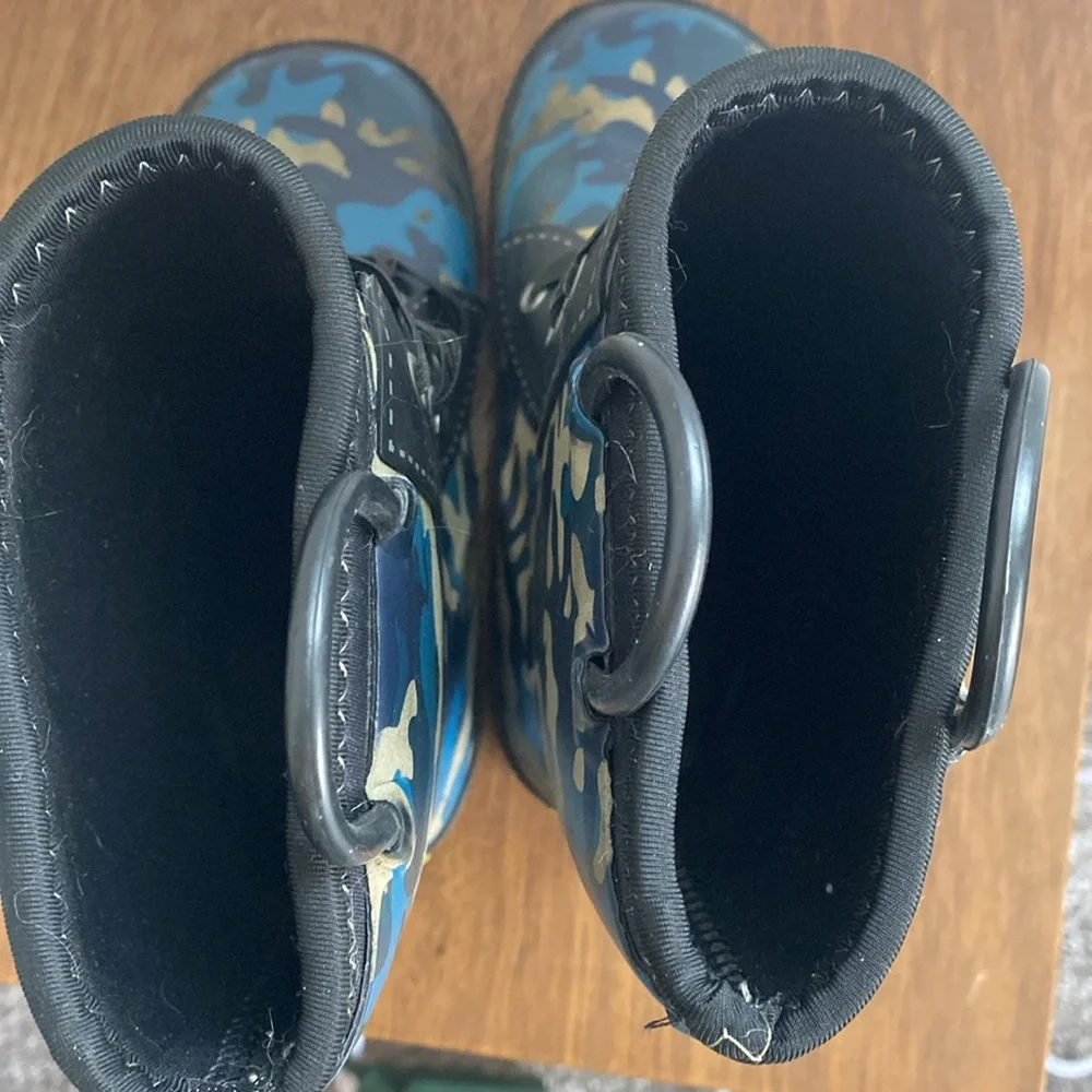 Western Chief Blue Camo waterproof Rain Boots Pull On Snow Boots, Kids 11/12
